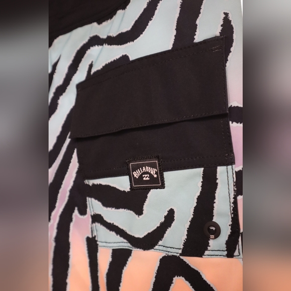 Billabong Hybrid Board Shorts - Picture 7 of 7